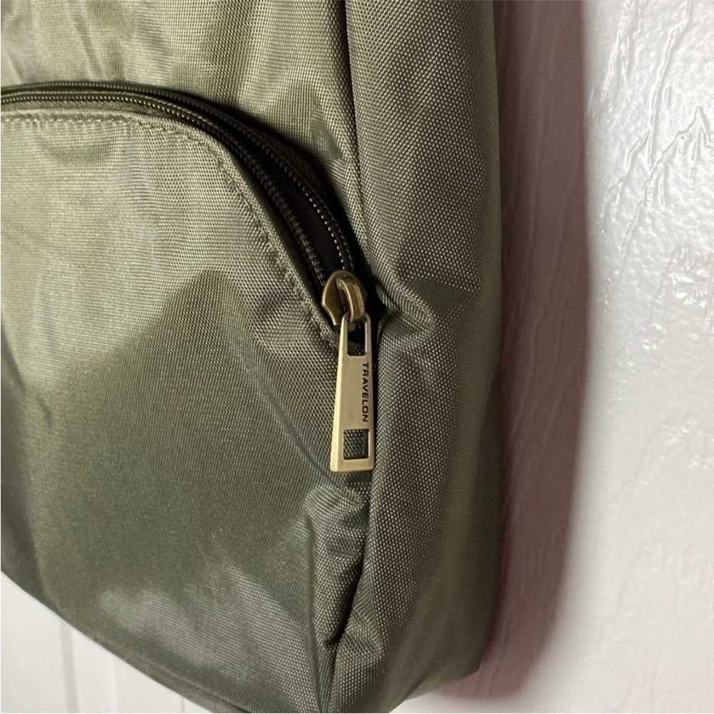 Travelon Anti-Theft Classic Essential Messenger Crossbody Bag - Picture 6 of 16